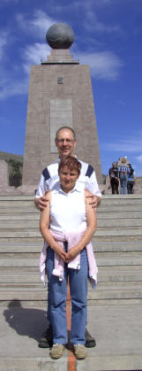 Ein Fuß auf der Nordhalbkugel - ein Fuß auf der Südhalbkugel - Ecuador 2008